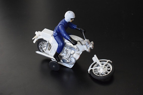 Honda CB 450 moottoripyörä. Vedettävä. Tarvii liimauksen