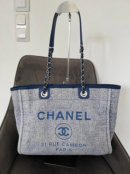 Chanel

Navy Blue Tweed Deauville Shopping Tote Bag