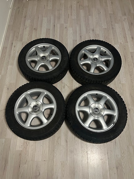 Volvo 4x108 15” aluvanteet huonoilla renkailla