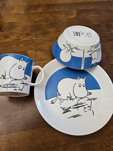 Muumipeikko jäällä muki-kulho-lautanen