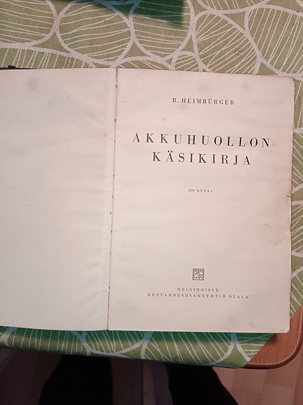 Akku huollon käsikirja 1951