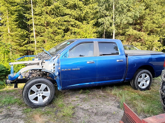 RAM 1500 Crew Cab 5.7 Hemi RWD 2011