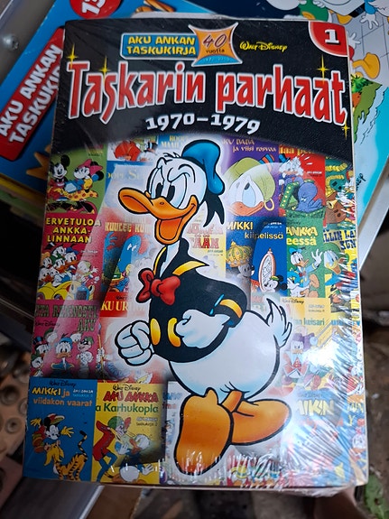 Aku Ankka - Taskarin parhaat 1. Sisältää Keräily kotelon