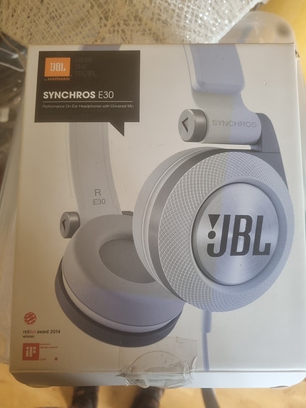 Uudet Valkoiset JBL kuulokkeet