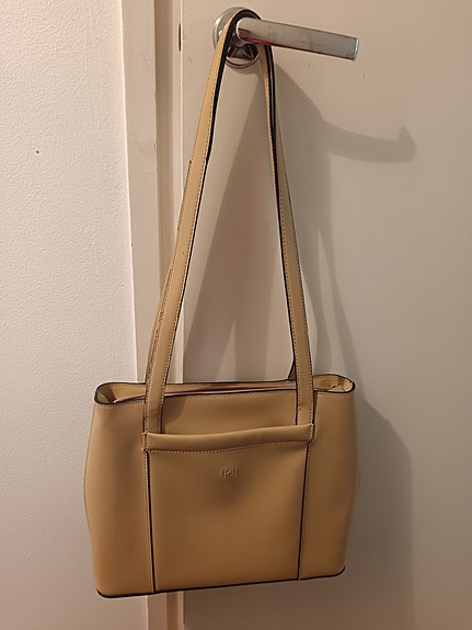 PT design käsilaukku