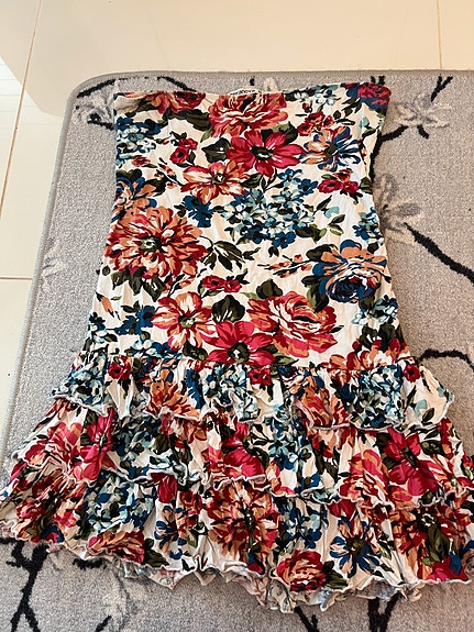Olkaimeton mekko