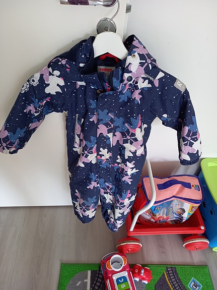Myydään Reiman toppahaalari koko 86
