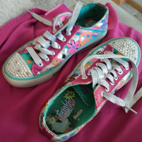 Sketchers vilkkuvat tennarit