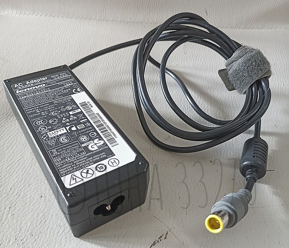 Lenovo virtalähde pyöreä
