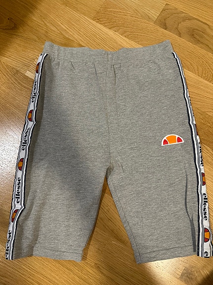 Ellesse pyöräilyshortsit
