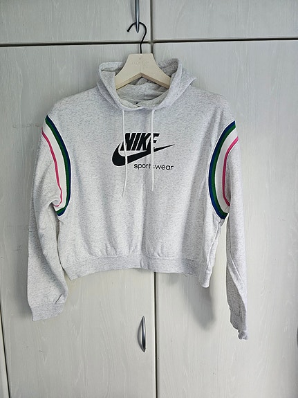 Nike naisten huppari vaaleanharmaa