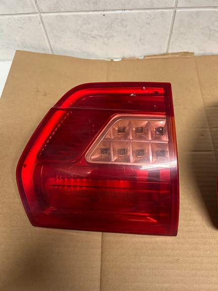 Citroen C5 III Farmarin takaluukun valoja 2kpl