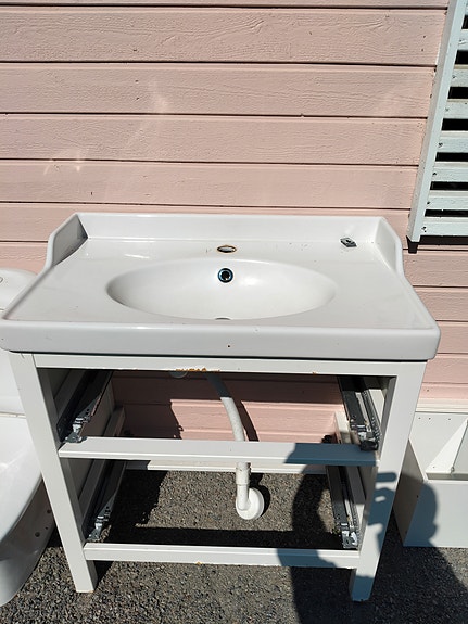 WC 800 allas