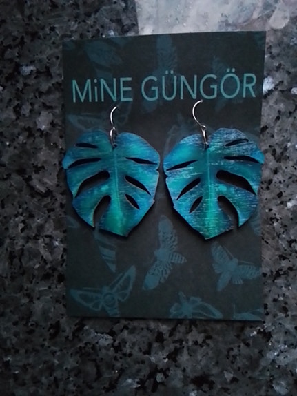 Mine Gungör korvakorut