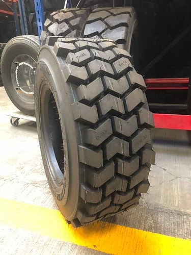 BOBCAT palakuvio renkaat 12-16.5 SPEEDWAYS ROCK MASTER 14PR TL