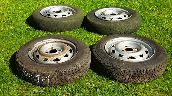Opel Corsa A alkuperäiset vanteet + 2 vintage rengasta