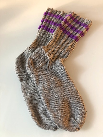 Myytävänä villasukat. Koko 40-44. Hinta 10€.