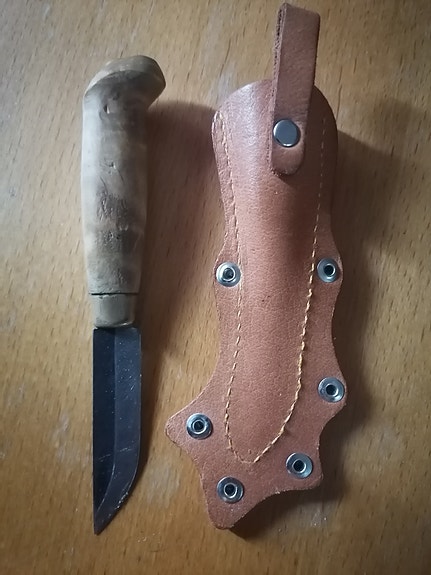 Vanha pieni puukko