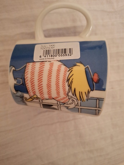 Muumi muki Tuu-tikki Suomi tarralla kruunuleima