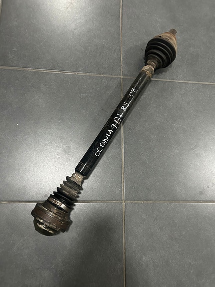 Skoda Octavia 2.0tdi 6 vaihteisen manuaalin vetoakseli