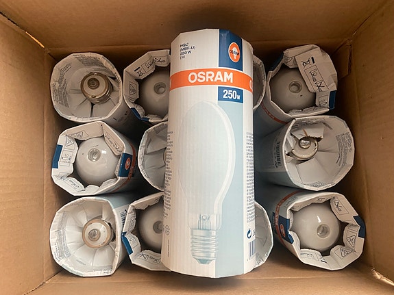 Osram 250w lamppuja 12kpl uusia
