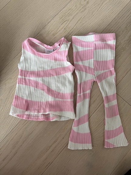 Zara hihaton ribbitoppi ja leveälahkeiset ribbi legginssit