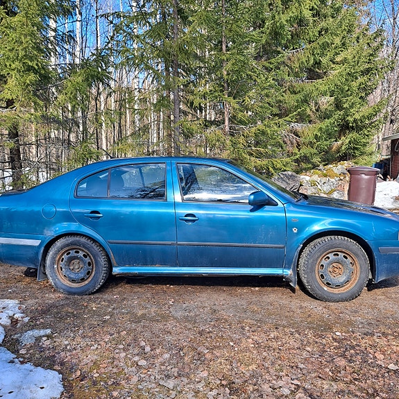 Skoda Octavia sedan -03 varaosiksi