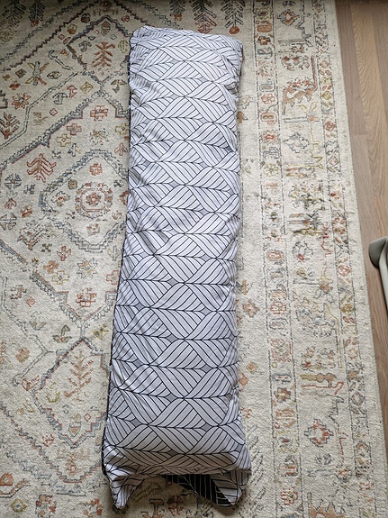 pitkä tyyny / raskaustyyny