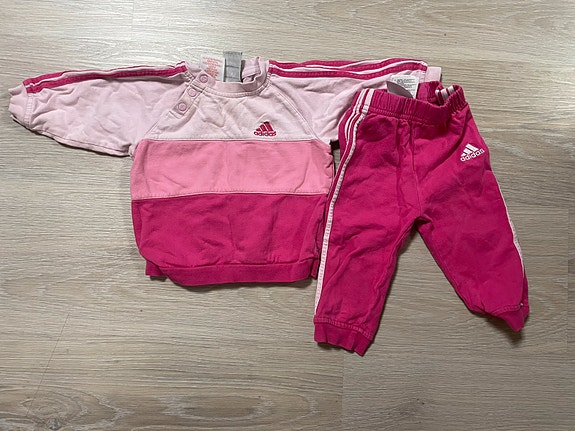 Tyttöjen Adidas college-puku koossa 74cm