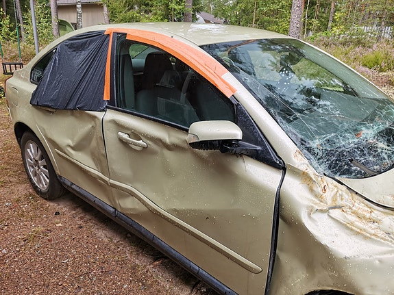 Volvo s40 osia myytävänä