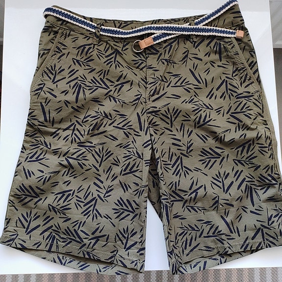 Esprit-shortsit, uudet, koko 36