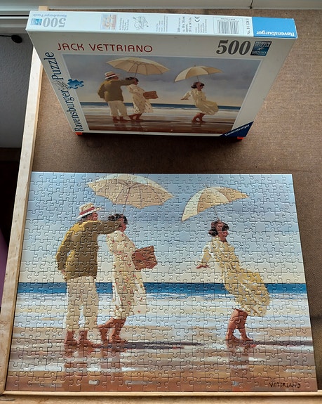 Ravensburger naiset ja mies rannalla 500 palapeli