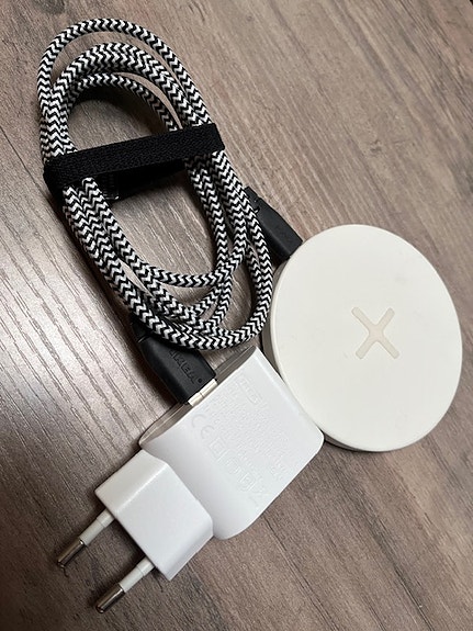 Ikea langaton laturi, usb-laturi ja virtasovitin ja USB C-kaapeli setti