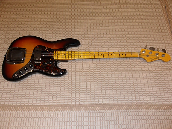 Yli 50-v Fernandes Jazz Bass