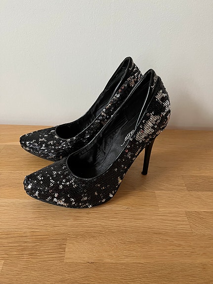 Korkokengät juhliin, Ed Hardy, 7