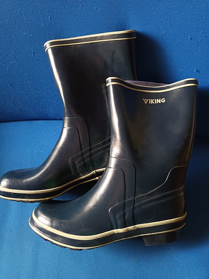 Uudet Viking saappaat koko 43