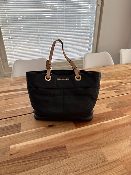 Michael Kors -olkalaukku