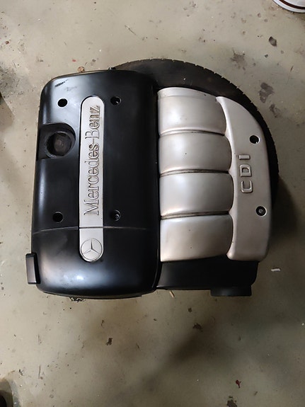 Mb 220cdi moottorin muovit