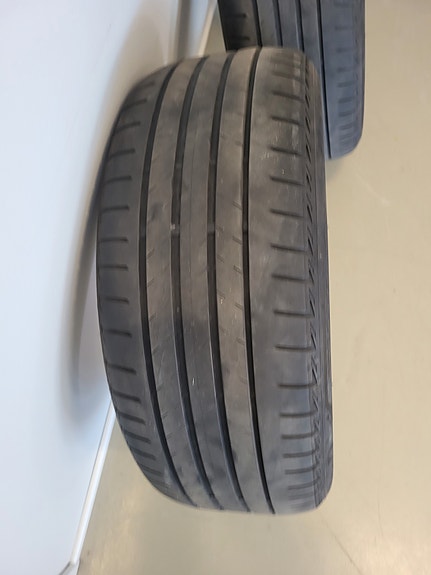 Kesärenkaat 3 kpl 235/55/18. 104T