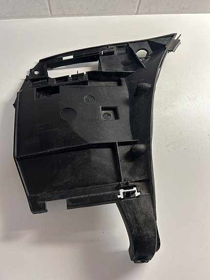 Volvo S80 mk1 Facelift vasen etupuskurin kiinnike