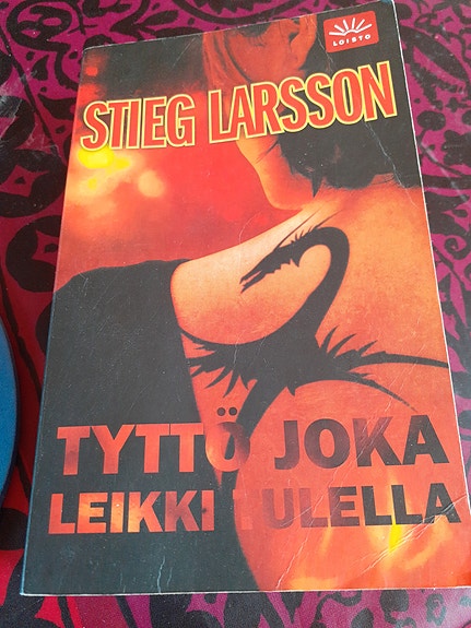 Tyttö joka leikki tulella