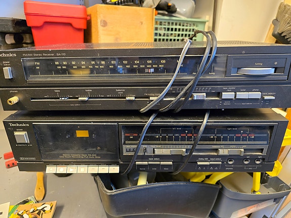 Technics viritinvahvistin sekä kasettisoitin