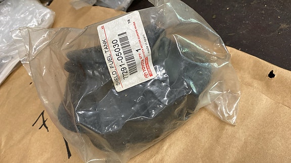 Toyota korin ja polttoainetäyttöputken välinen kumi 77291-05030