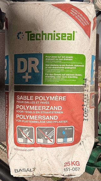 Pihalaattojen saumausaine