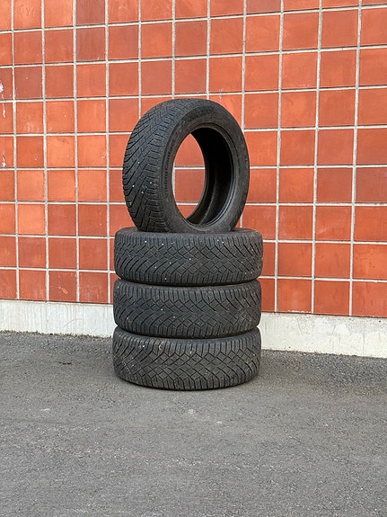 Hyvät 18” Continental kitkat 4kpl 235/60/18
