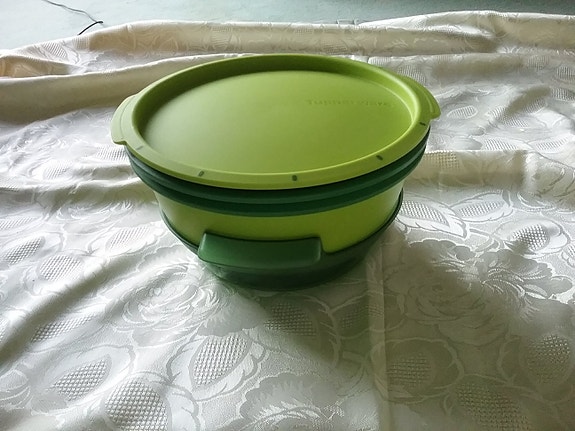 Tupperware Microgourmet haudutus astia