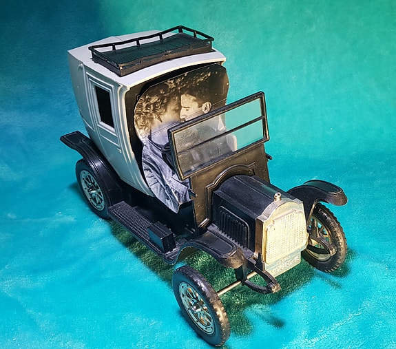 "La Promesa" Mobile' pienoismalli auto