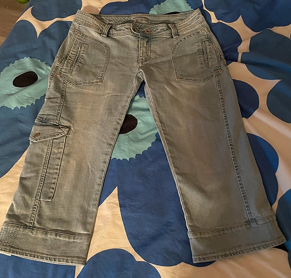 Naisten caprihousut/shortsit uudet 42
