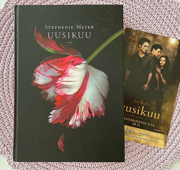 Stephenie Meyer Uusikuu kirja