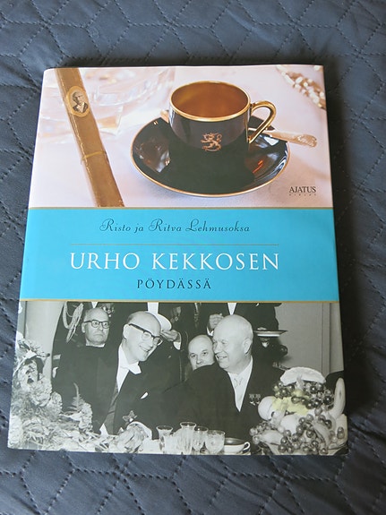 Urho Kekkosen pöydässä kirja